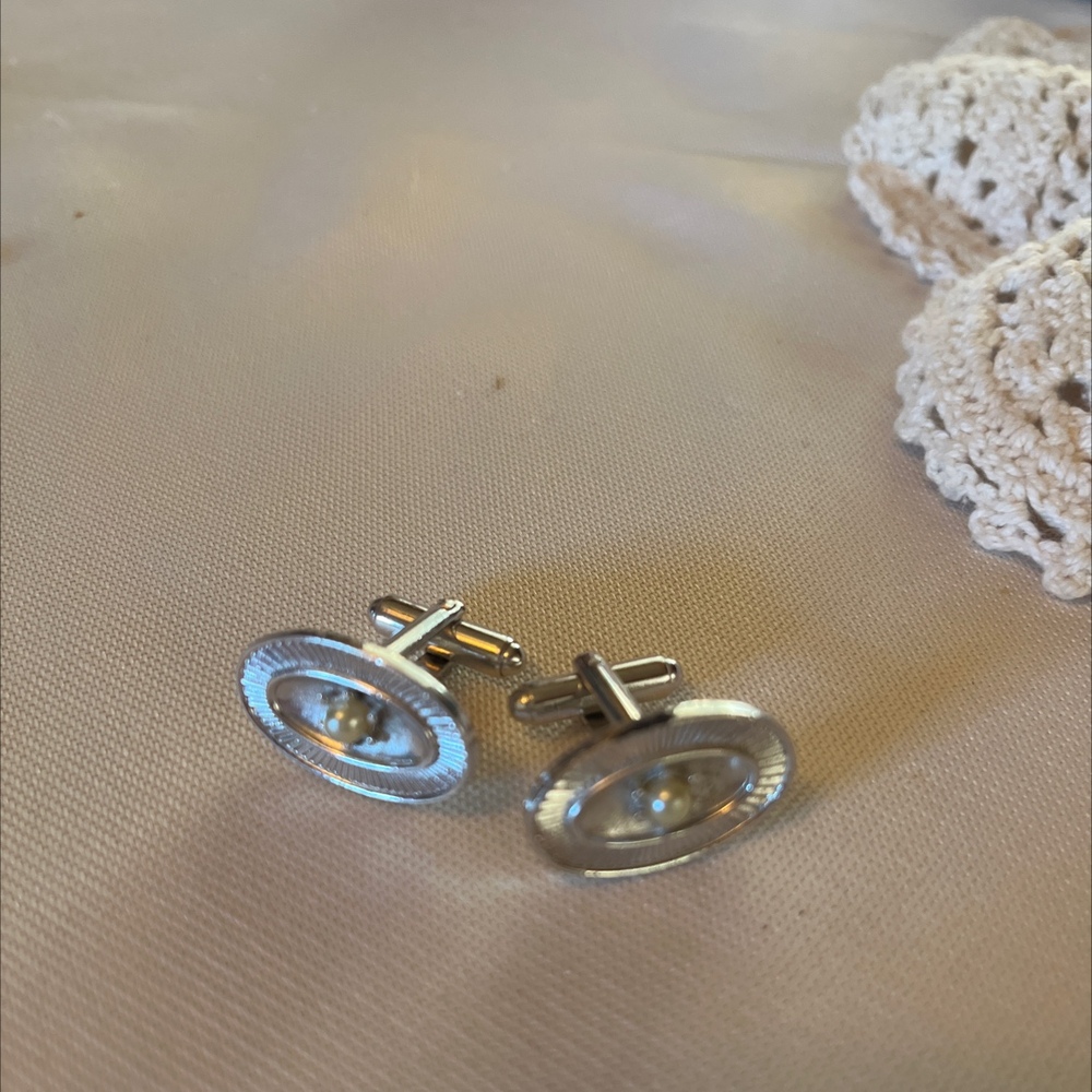 Oval cuff links with pearl